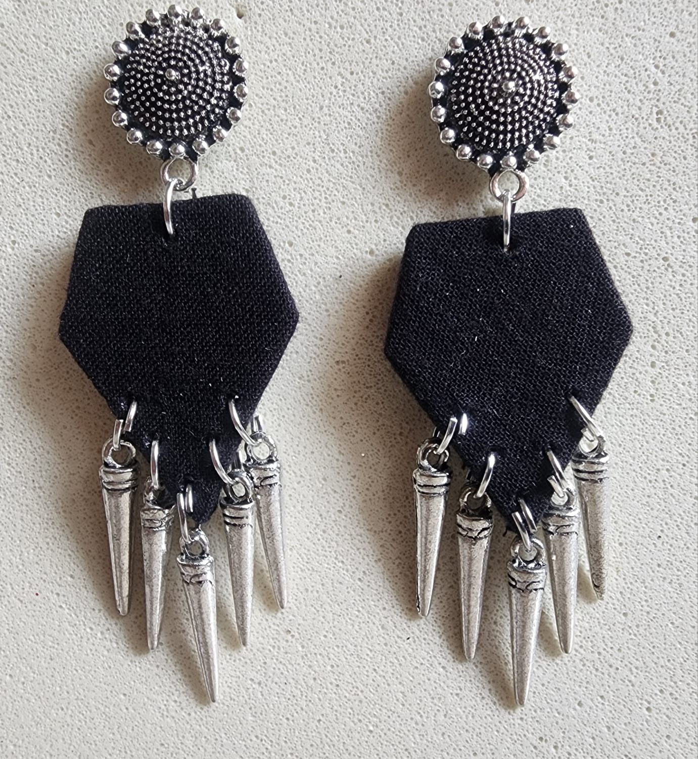SC_FE_2620023_DanglerBlack